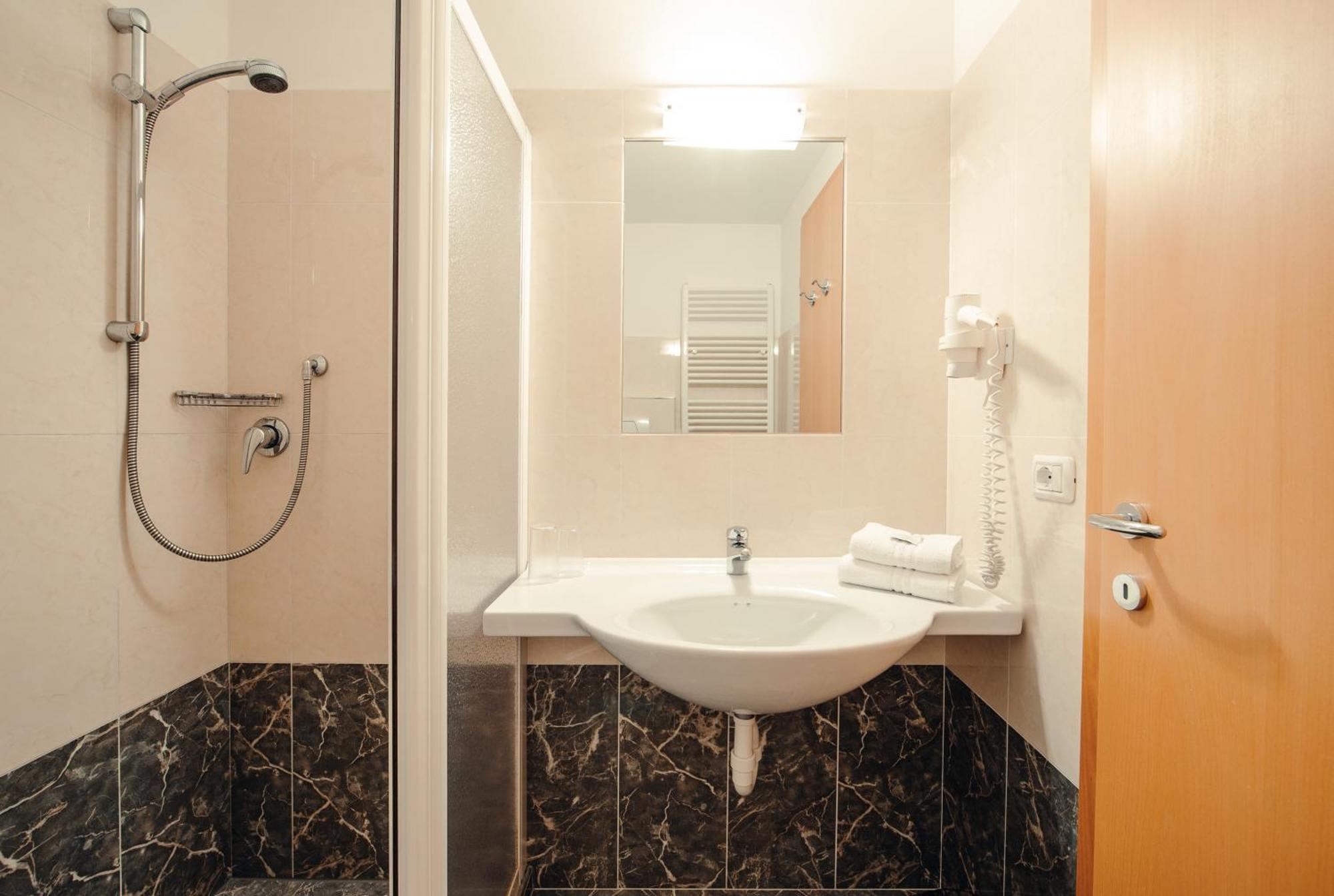 Hotel Ludwigshof & Luvina 트로데나 객실 사진